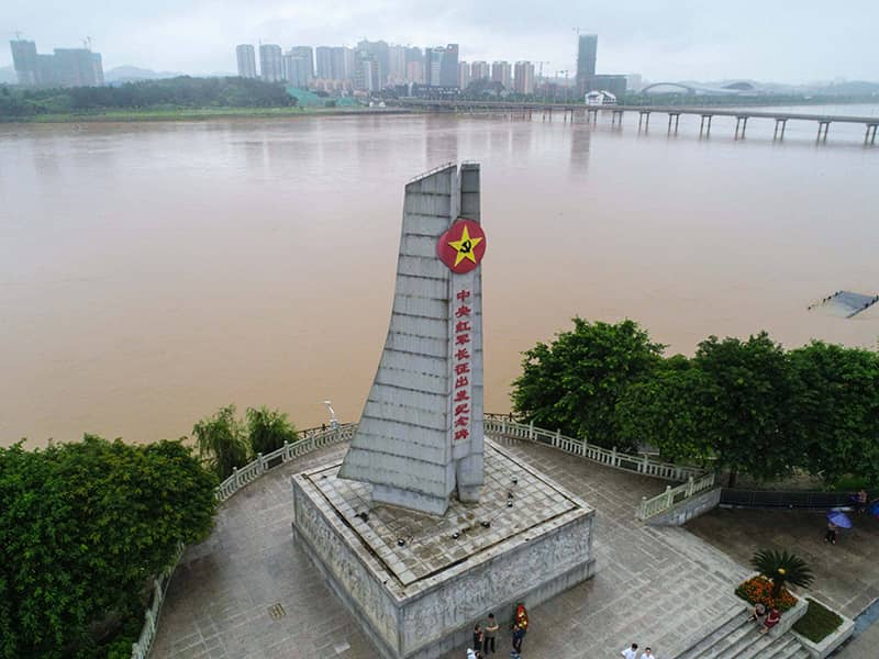 這是位于江西省于都縣的中央紅軍長征出發(fā)紀(jì)念碑。