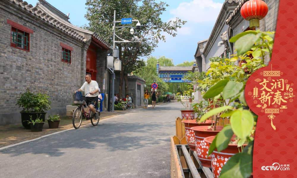 北京東城區(qū)雨兒胡同修繕整治提升于2019年年中完成，胡同變得干凈敞亮。