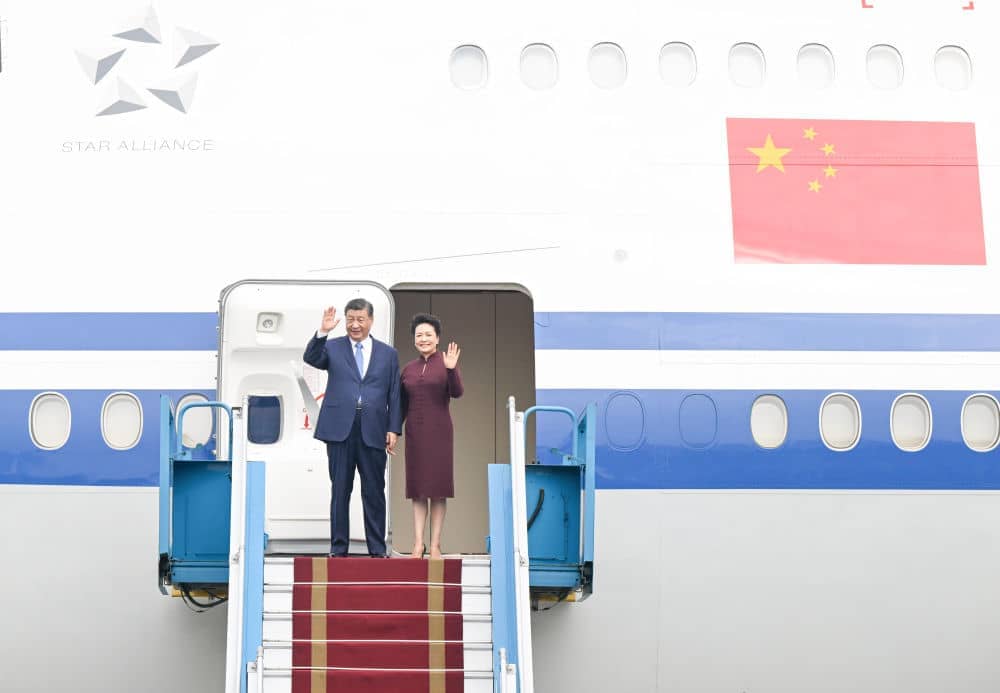 高清大圖丨習(xí)近平抵達河內(nèi)對越南進行國事訪問