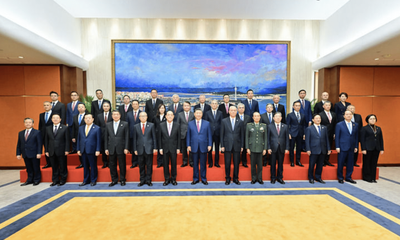 習(xí)近平會見澳門特別行政區(qū)行政、立法、司法機構(gòu)負責(zé)人