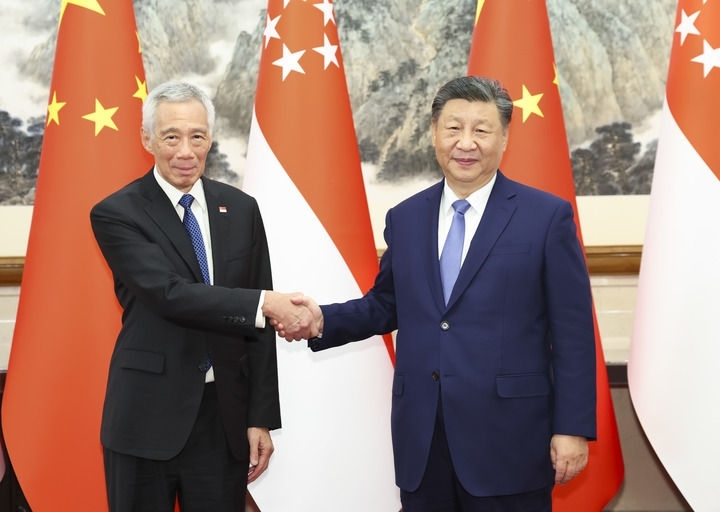 習近平會見新加坡國務資政李顯龍