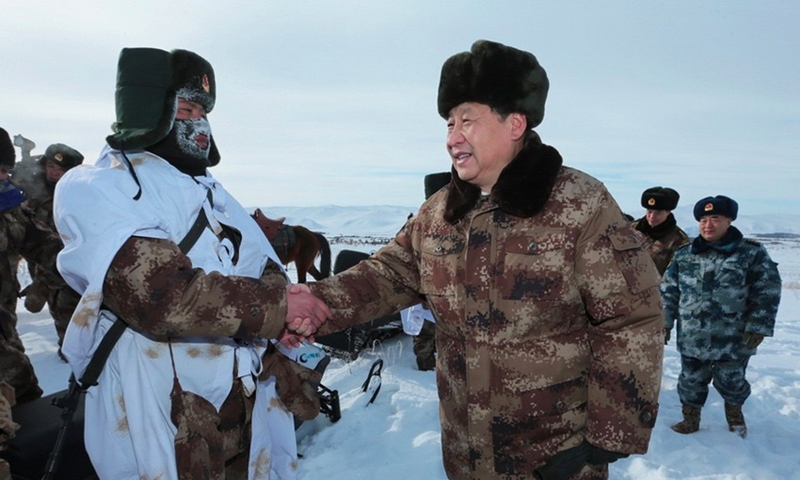 2014年1月26日，習近平總書記春節(jié)前夕冒嚴寒踏冰雪慰問邊防官兵。