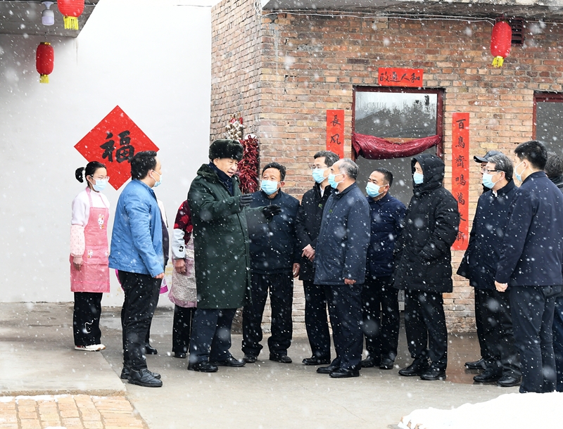 2022年1月26日，習近平總書記在山西霍州馮南垣村受災村民師紅兵家看望。