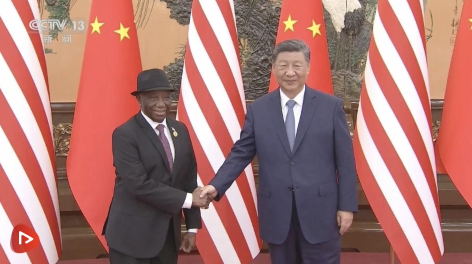 習(xí)近平會(huì)見(jiàn)利比里亞總統(tǒng)博阿凱