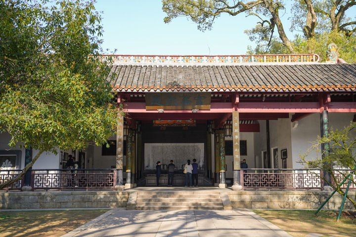 2024年9月，游客在湖南大學(xué)岳麓書院參觀。新華社發(fā)