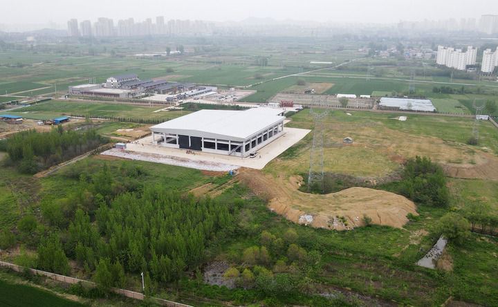 這是2024年4月15日拍攝的安徽淮南武王墩一號墓考古發(fā)掘現(xiàn)場（無人機(jī)照片）。新華社記者　黃博涵　攝