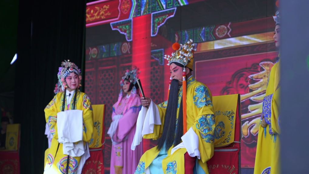 新時(shí)代中國(guó)調(diào)研行之文化中華·時(shí)代新韻丨送戲下鄉(xiāng)六十余載 “板車(chē)劇團(tuán)”踏遍田埂再出發(fā)_新聞?lì)l道