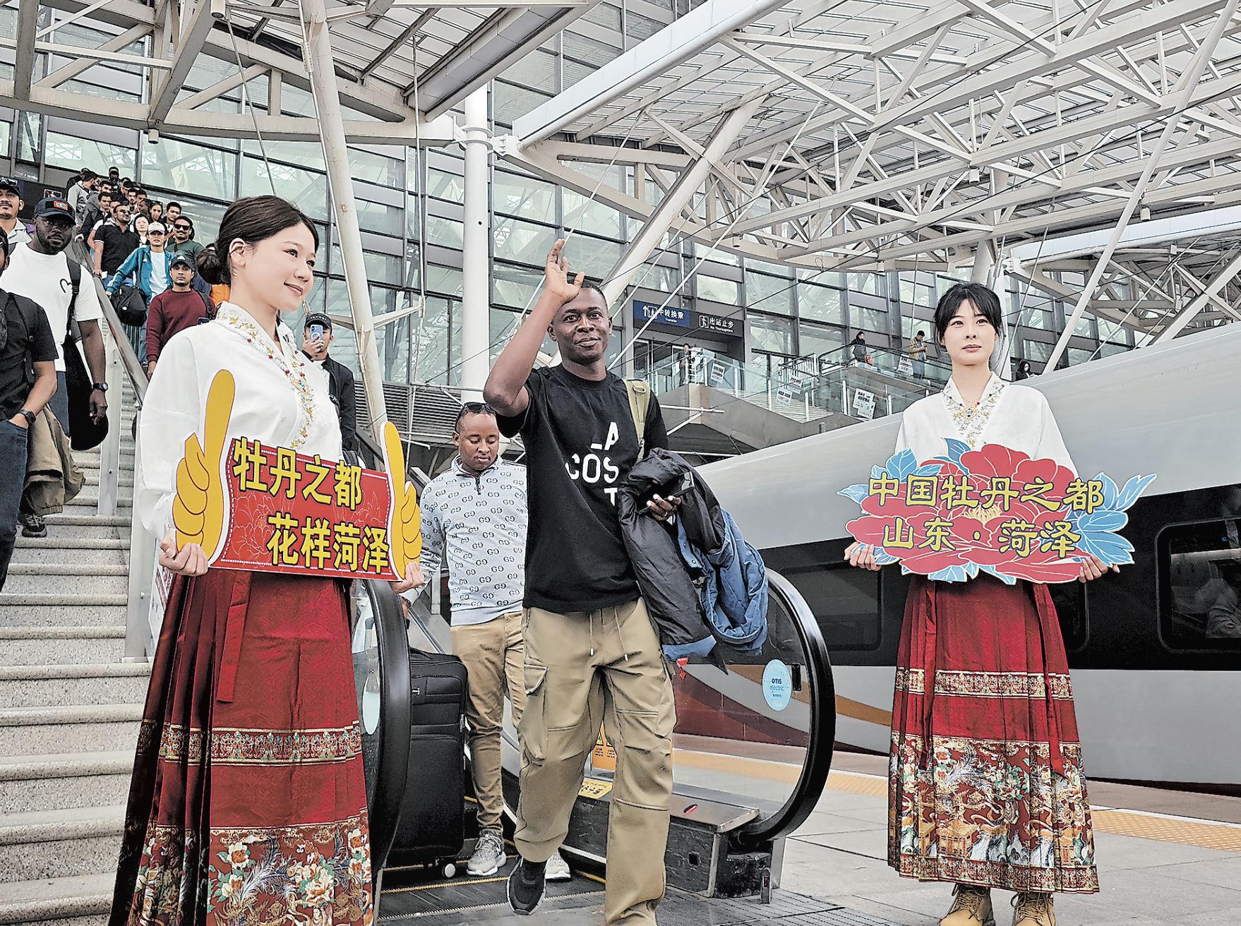 “牡丹號(hào)”賞花列車正式啟程